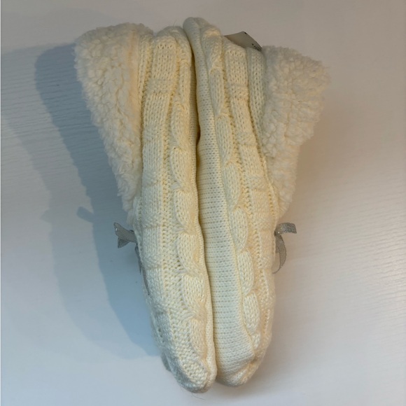 NWT MIXIT women’s ivory knit cozy slip-resistant slipper socks - small/medium - Picture 3 of 7